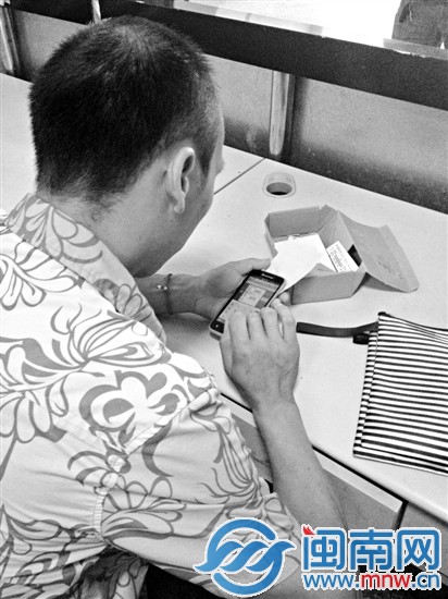 黃昌明與大巴所在公司人員聯系，希望有兒子的消息